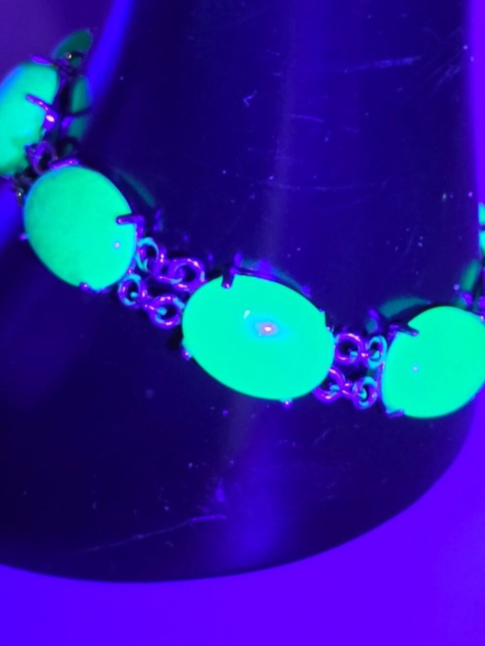 Vtg Uranium Glass Link Bracelet UV Glow Blacklight Green Cabochon Silver Tone 7"